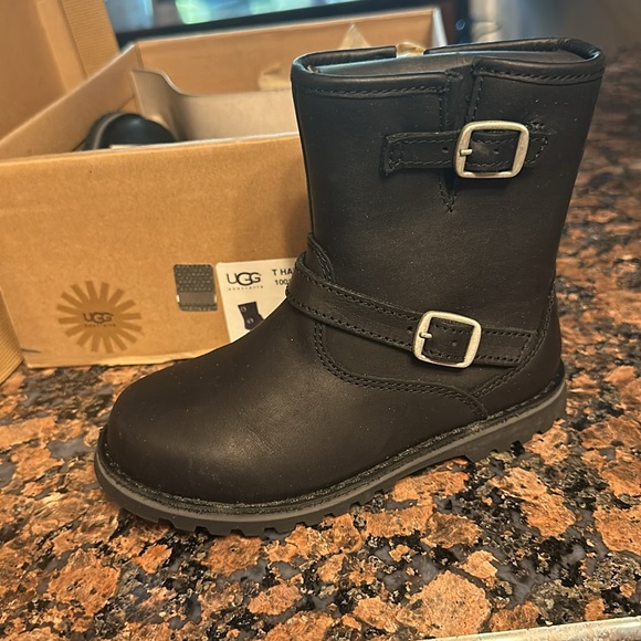 Ugg T Hartwell Black Leather Boots for a Child. Size 10 - Picture 4 of 5